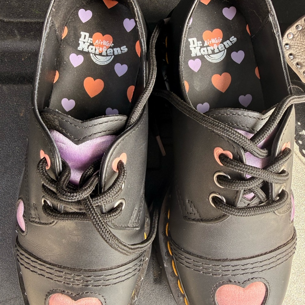 Dr. Martens Womens 1461 Quad Heart Platform Shoes, featuring black leather sz 5
